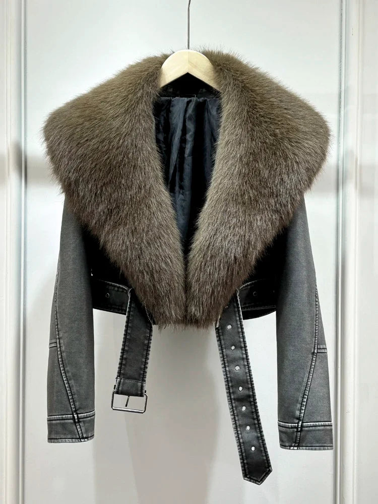 Fashion Faux Fur Collar Short Winter Warm Coat with Pockets