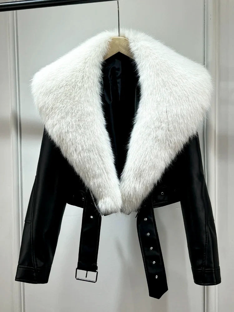 Fashion Faux Fur Collar Short Winter Warm Coat with Pockets
