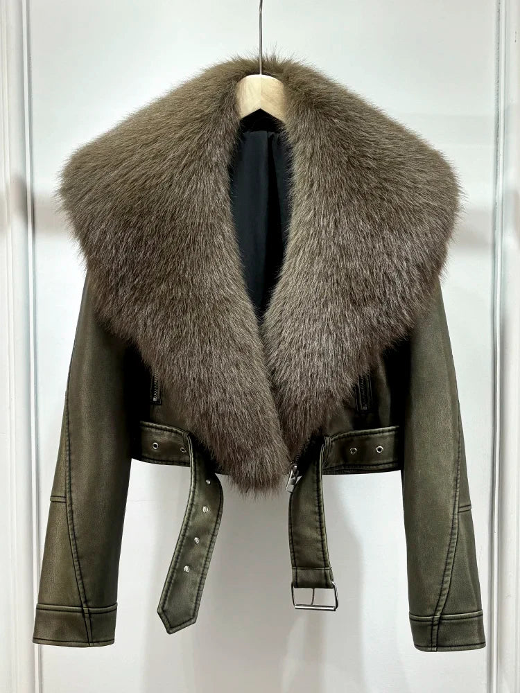 Fashion Faux Fur Collar Short Winter Warm Coat with Pockets