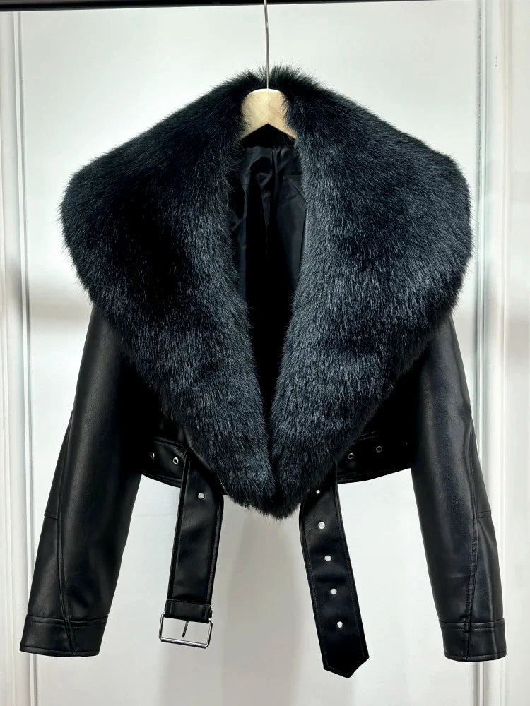 Fashion Faux Fur Collar Short Winter Warm Coat with Pockets