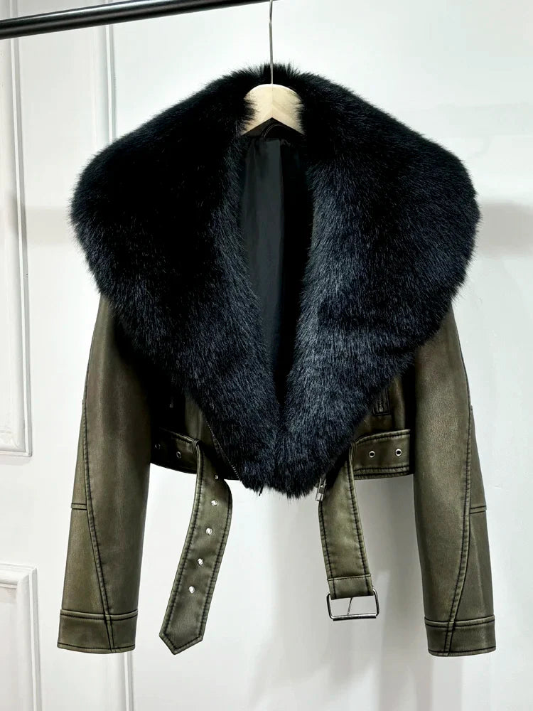Fashion Faux Fur Collar Short Winter Warm Coat with Pockets
