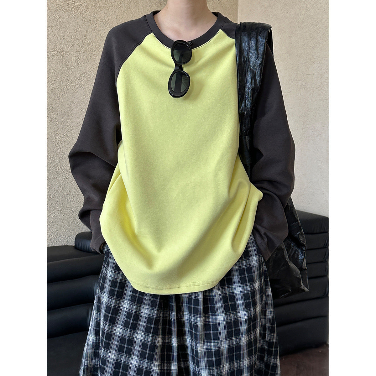 Retro Color-Block Long Sleeve T-Shirt – Oversized Graphic Sweatshirt for Women