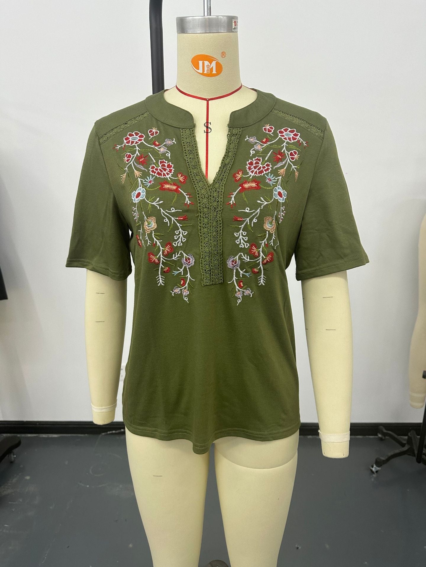 Summer Fashion Embroidered Lace Trim Top – Elegant Floral Detailing