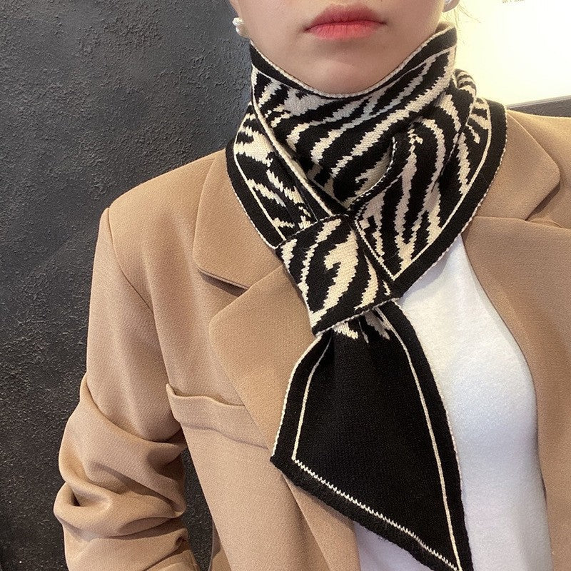 Stylish Knit Scarf With Floral Print