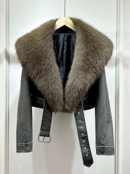 Fashion Faux Fur Collar Short Winter Warm Coat with Pockets