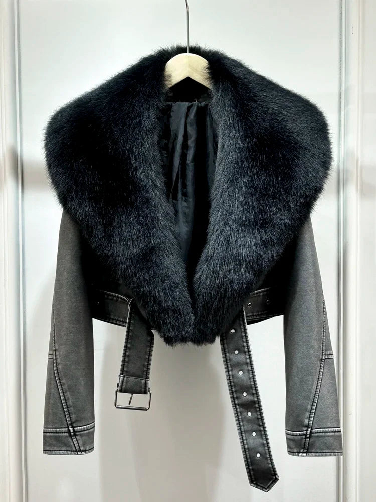 Fashion Faux Fur Collar Short Winter Warm Coat with Pockets