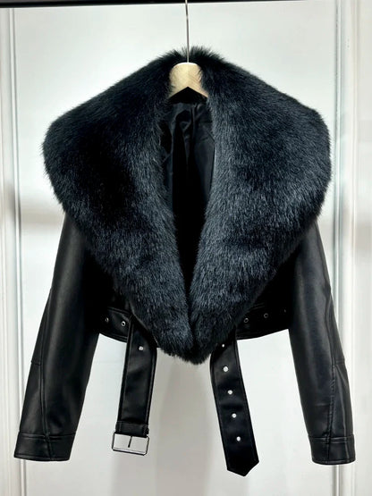 Fashion Faux Fur Collar Short Winter Warm Coat with Pockets