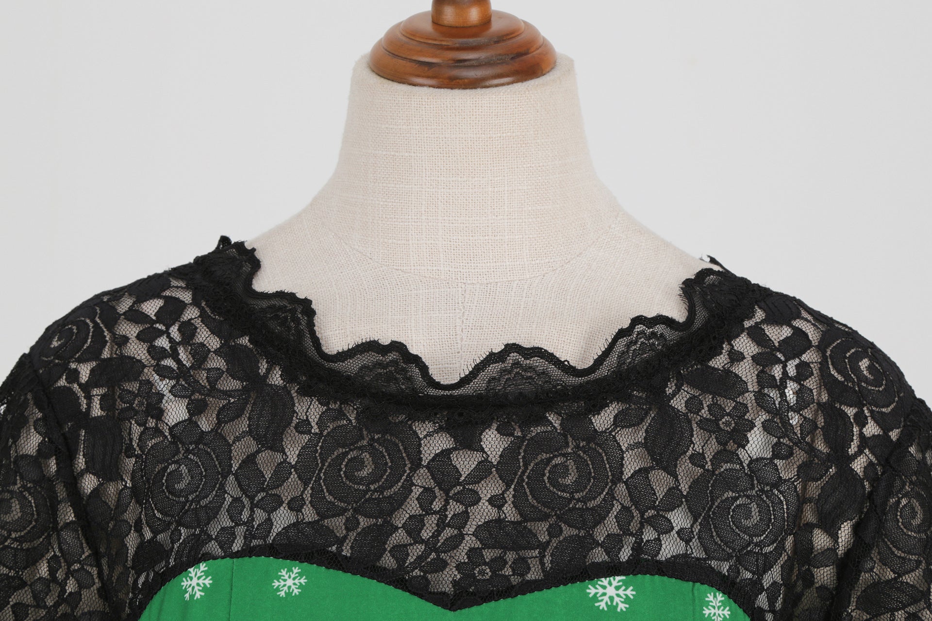 Christmas Theme Floral Print Dress with Lace Inserts and Flared Skirt