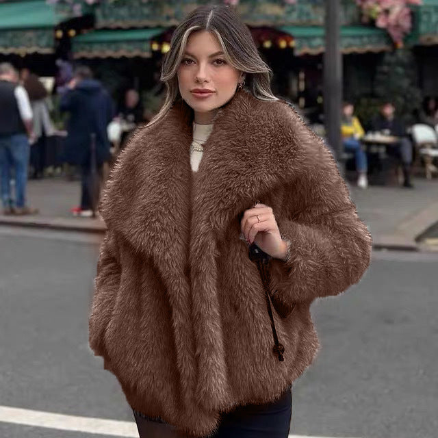 Women's Cropped Faux Fur Jacket - Short Winter Coat