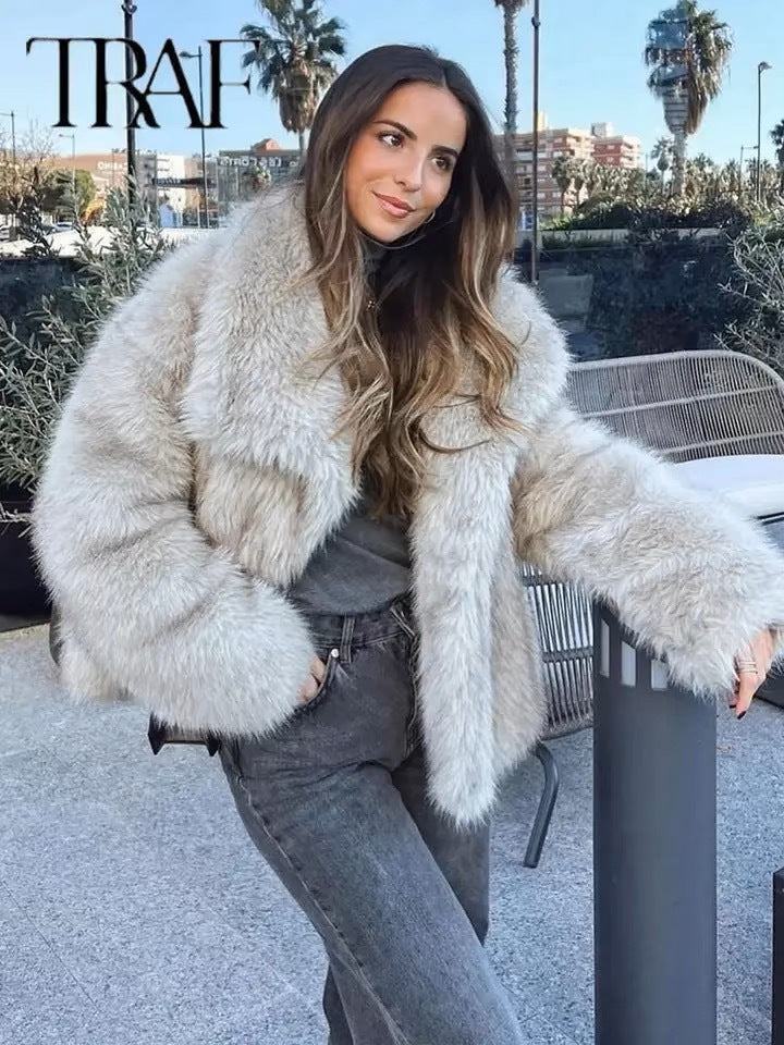 Women's Cropped Faux Fur Jacket - Short Winter Coat