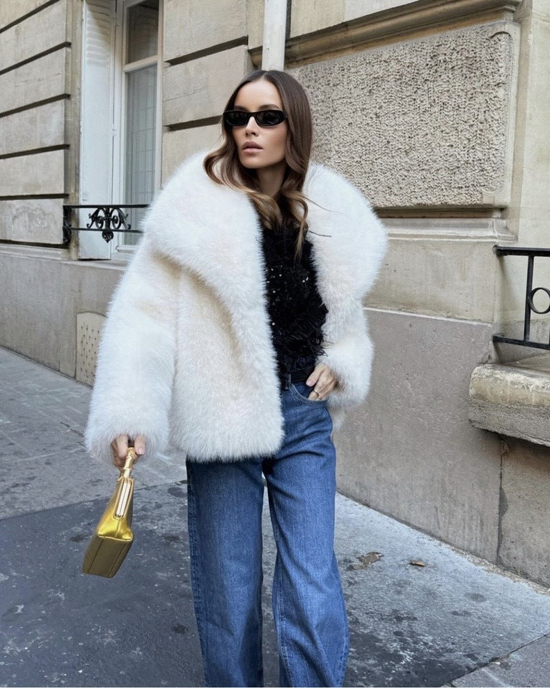 Women's Cropped Faux Fur Jacket - Short Winter Coat