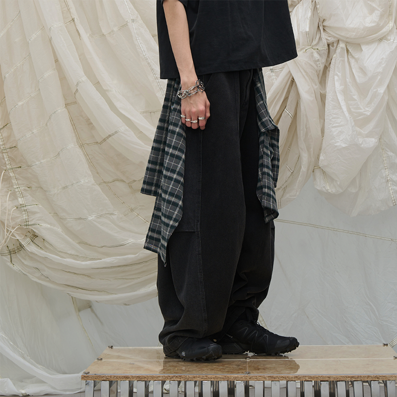 RELABEL Detachable Checkered Flap Distressed Wide-Leg Jeans