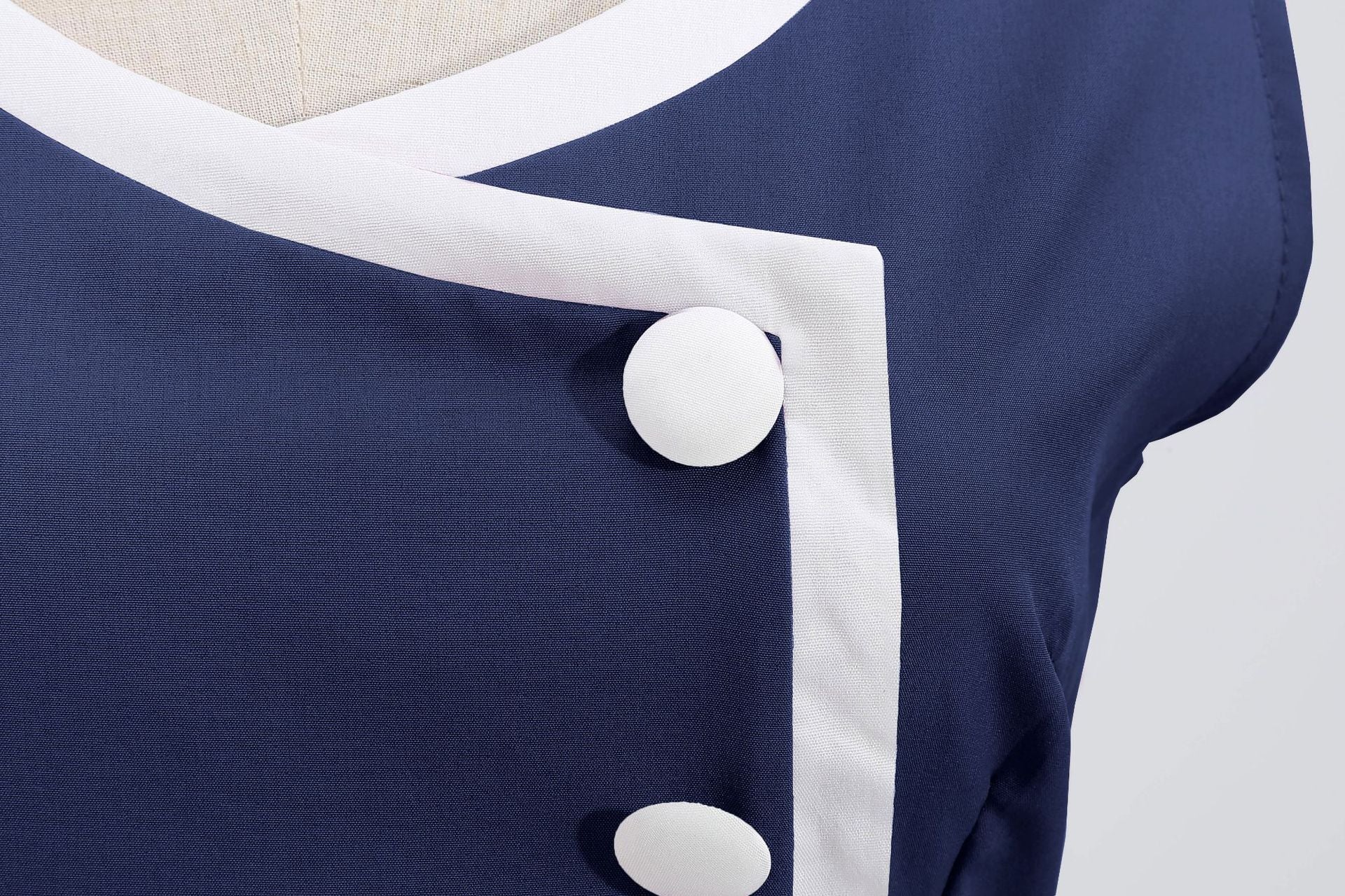 Elegant Sleeveless Dress: Retro A-Line Shift Dress with Round Neckline